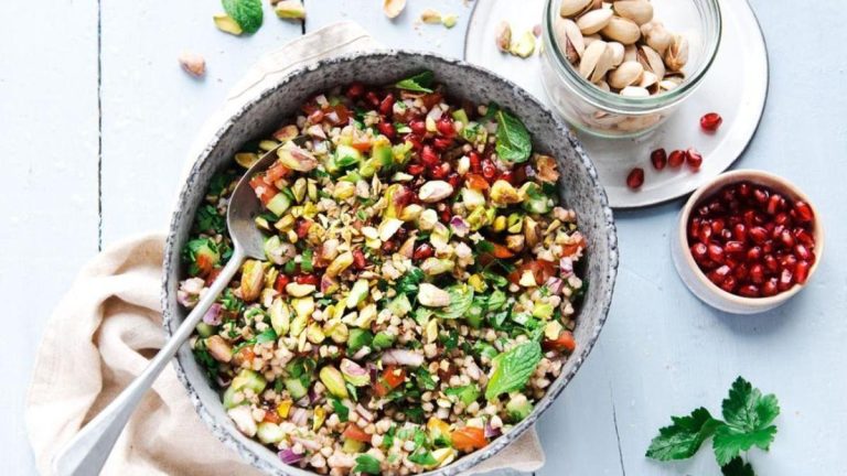 ensalada de quinoa con arándanos y pistachos